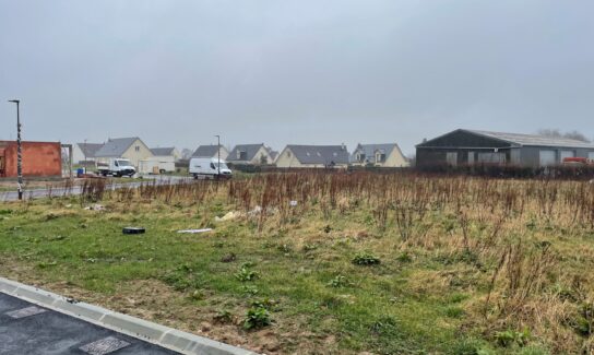 Terrain constructible de 605 m² à Émanville